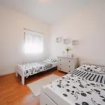 Διαμέρισμα Mit Whirlpool By Interhome Krneza