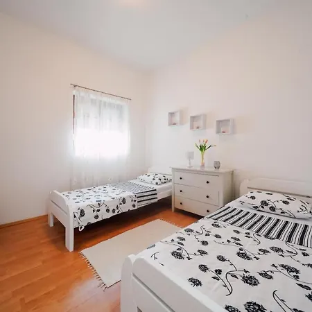 Apartmán Mit Whirlpool By Interhome Krneza
