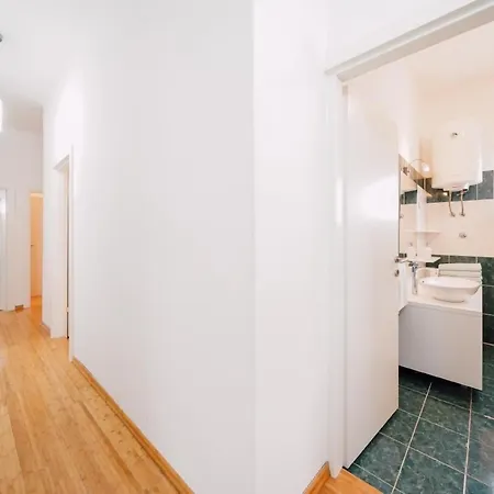 Mit Whirlpool By Interhome