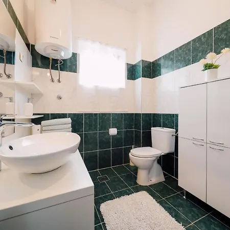 Mit Whirlpool By Interhome Krneza