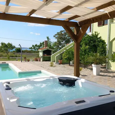 Apartmán Mit Whirlpool By Interhome *