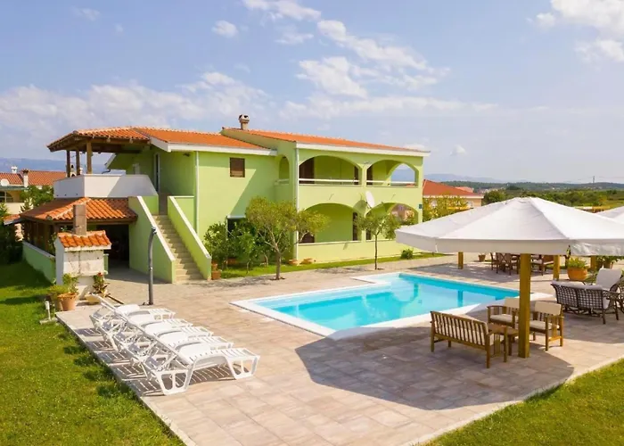 Mit Whirlpool By Interhome Krneza