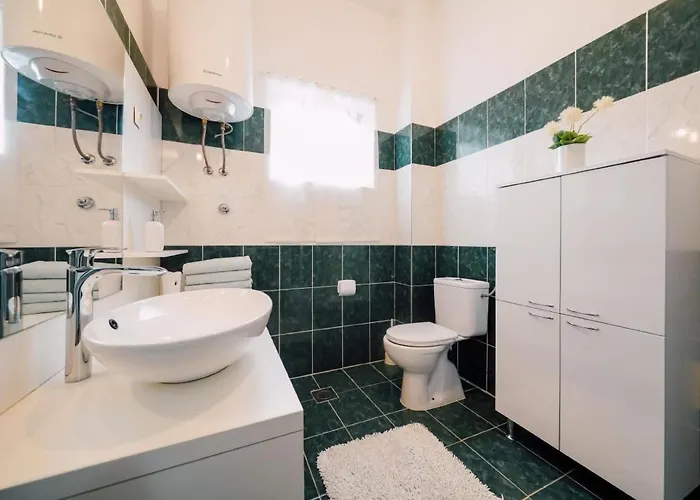 Mit Whirlpool By Interhome Krneza